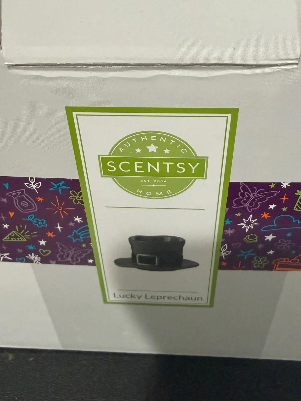 Scentsy Green Leprechaun Top Hat Wax Warmer with Black Band and Gold Buckle